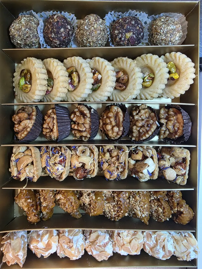 Assortiment artisanal de pâtisseries orientales